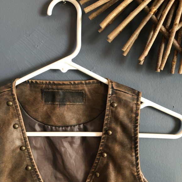 Western Style Leather Vest - Picture 4 of 6